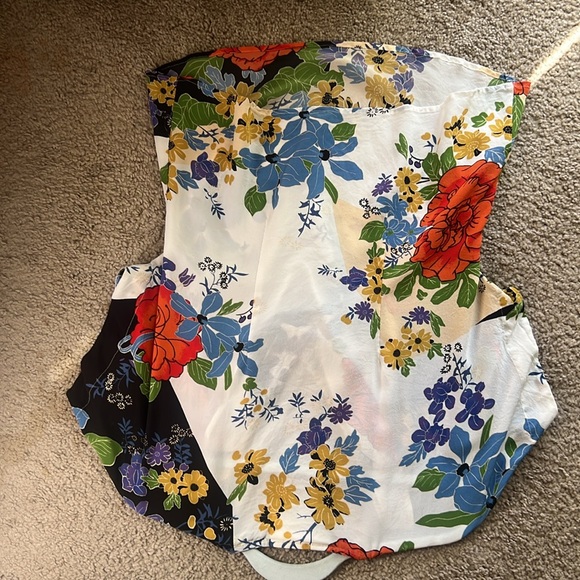 Beautiful blouse with a plunging neckline - Picture 5 of 5